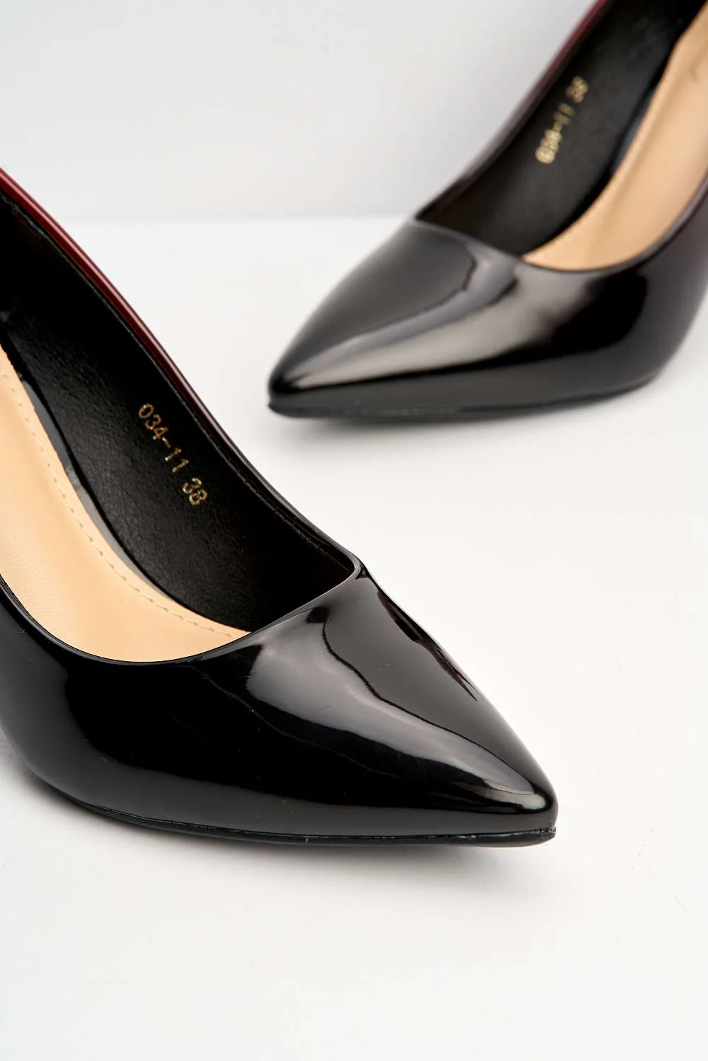 Alani Two Tone Medium Heel Court Shoe in Black - Image 5