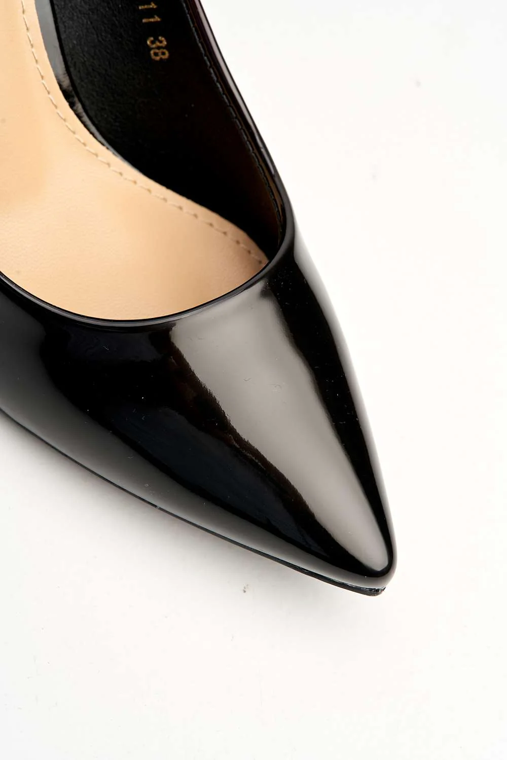 Alani Two Tone Medium Heel Court Shoe in Black - Image 6