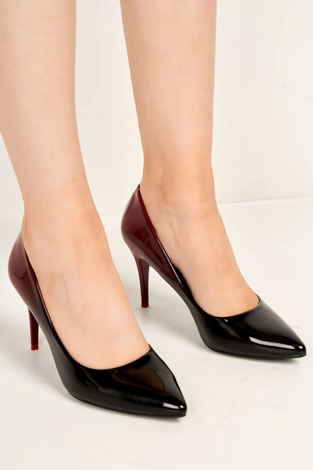 Alania 2 Tone Low Heel Court Shoe in Black - Image 3