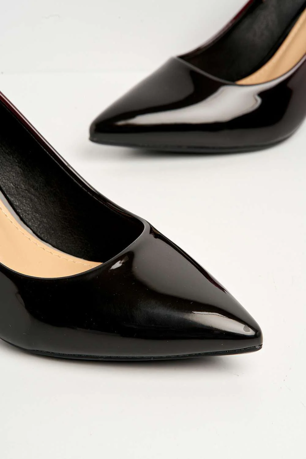 Alania 2 Tone Low Heel Court Shoe in Black - Image 5