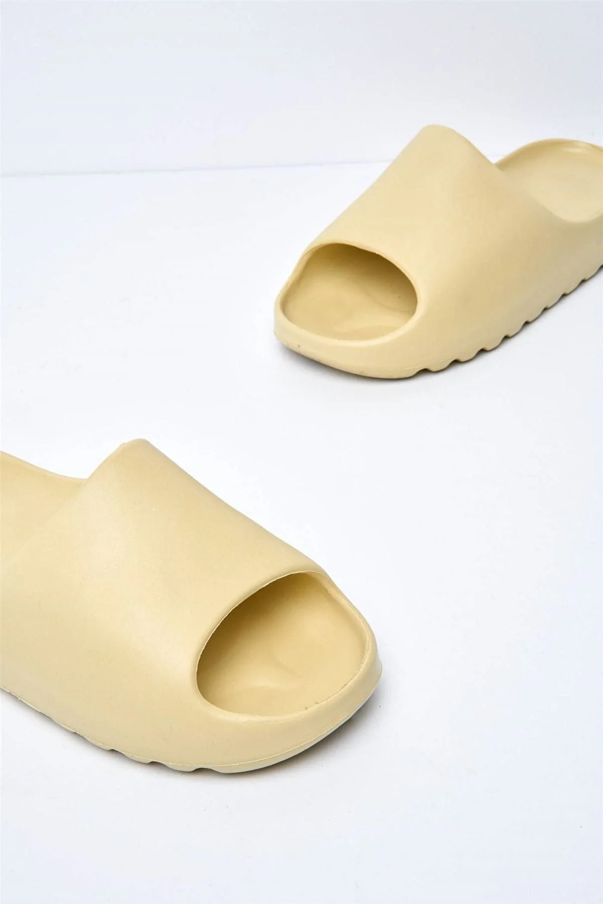 Aneeta Rubber Slider in Beige - Image 6
