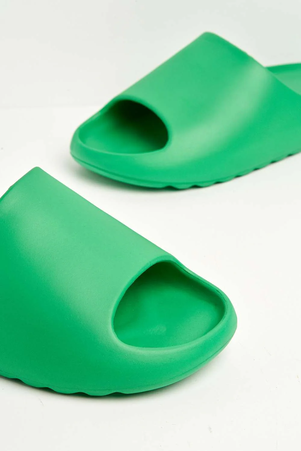 Aneeta Rubber Slider in Green - Image 5