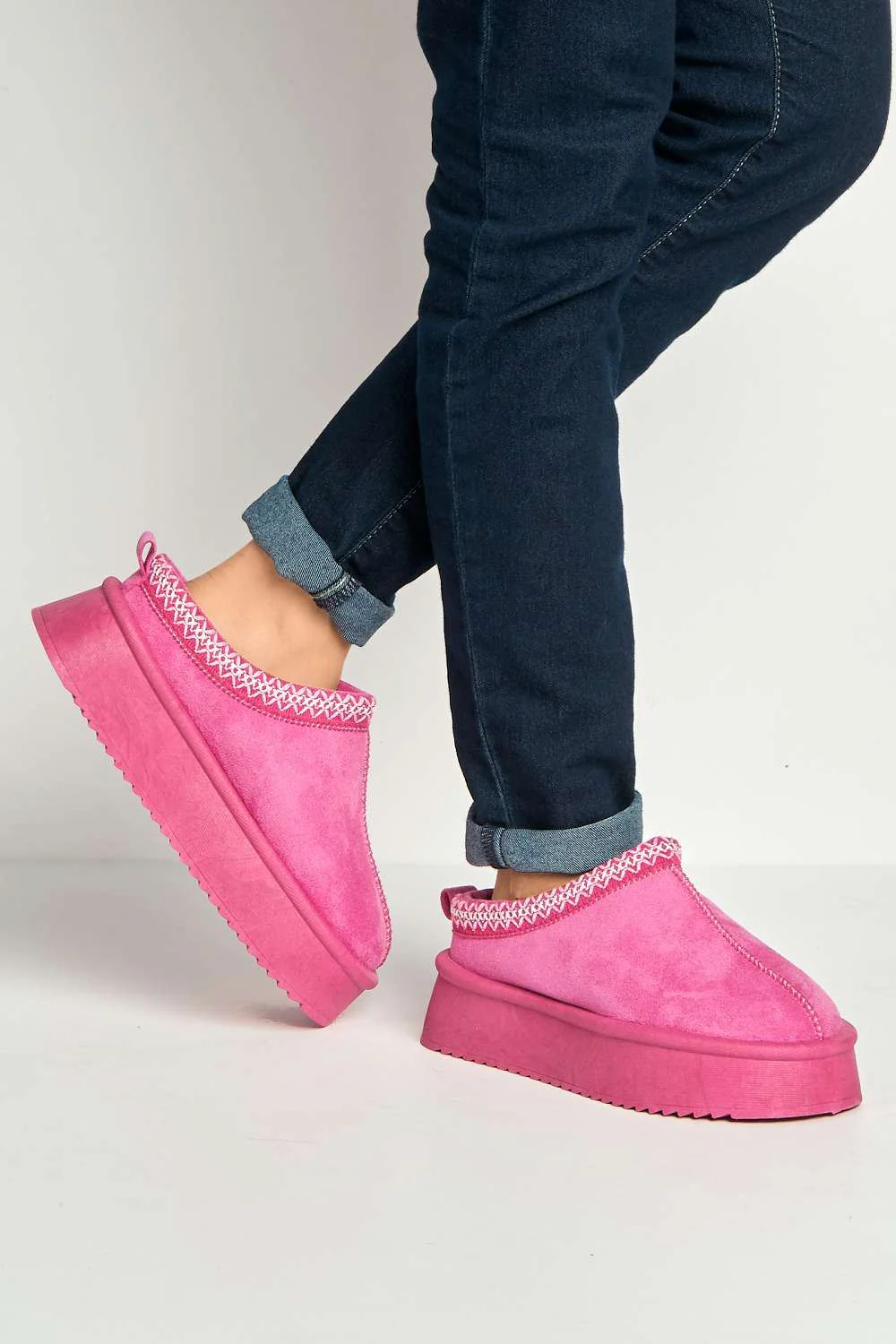 Astri Faux Fur Lining Knit Pattern Detail Flatform Slippers in Fuchsia - Image 2