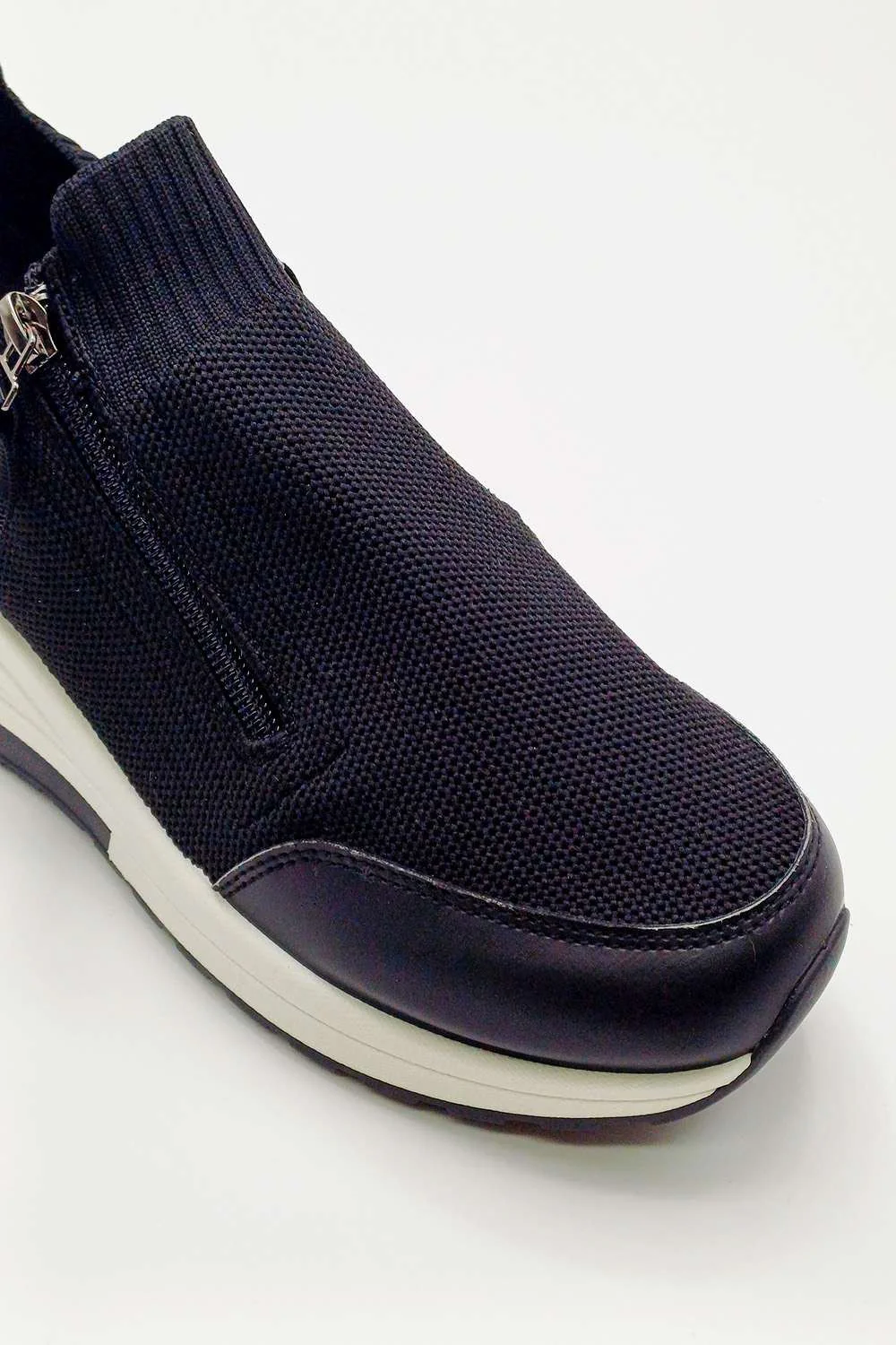 Axel Slip On Side Zip Trainers in Black - Image 4