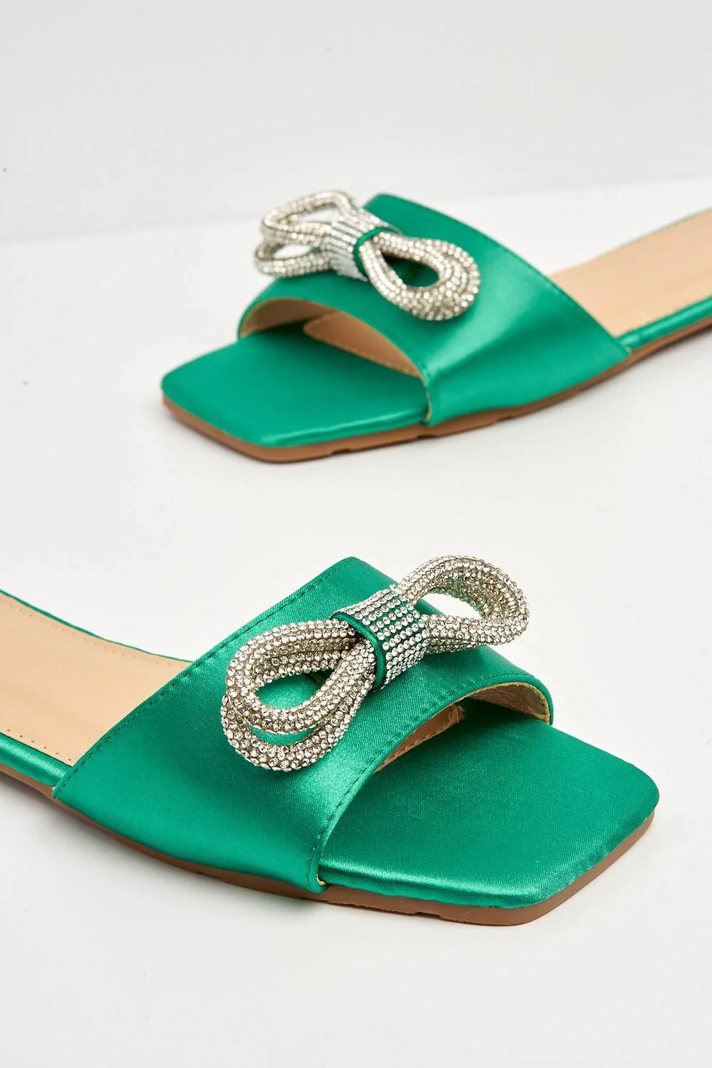 Bailey Diamante Bow Detail Band Slider in Green - Image 4