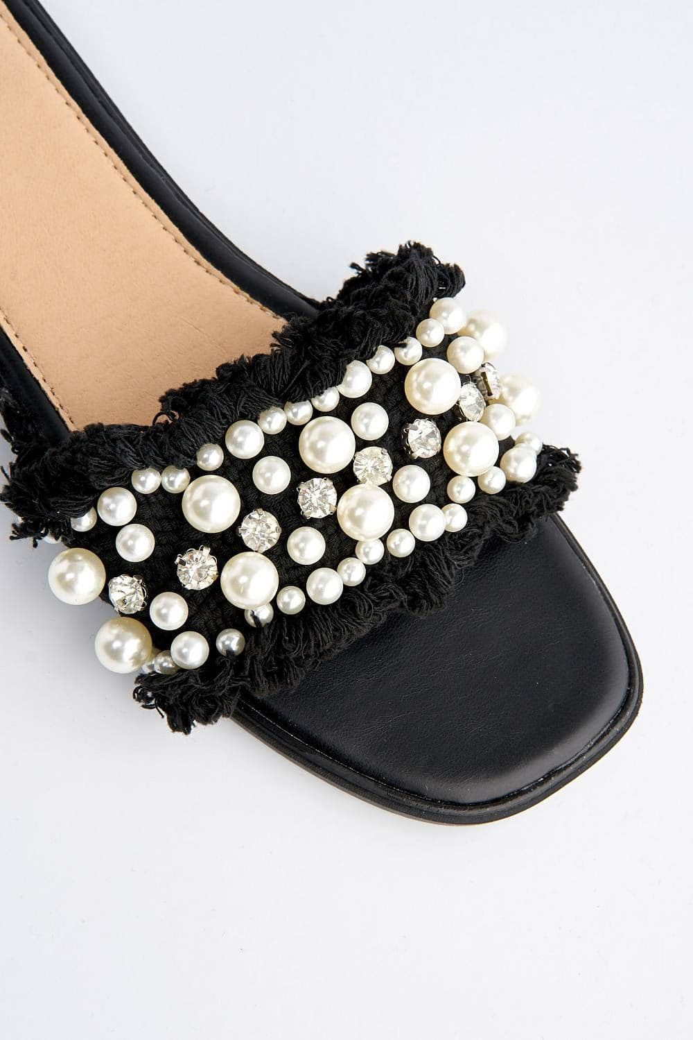 Barcelos Diamante & Pearl Band Frayed Edge Slider in Black - Image 6