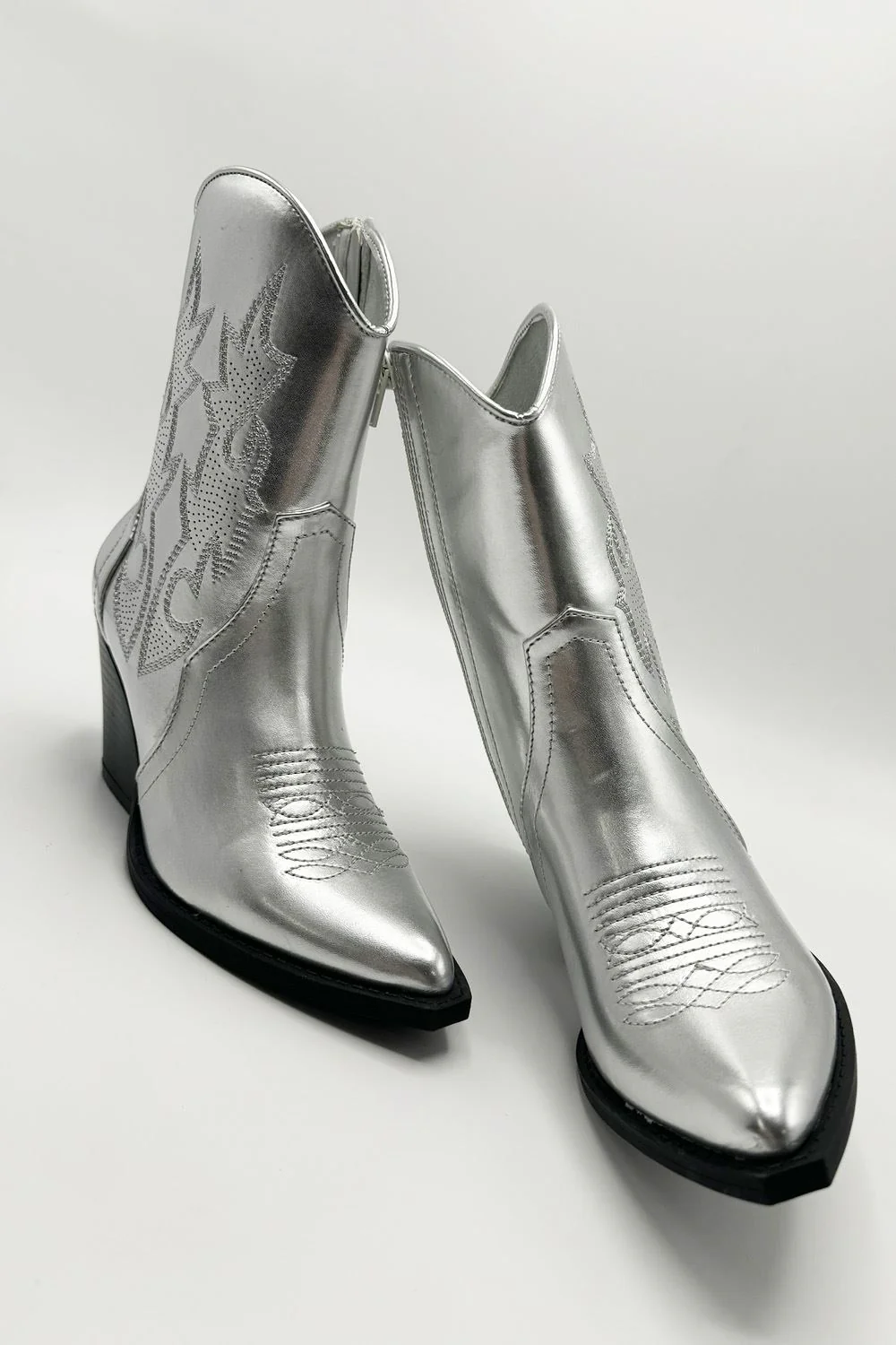 Bromley Detail Western Boots in Silver - Image 4