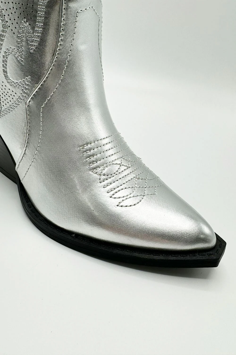 Bromley Detail Western Boots in Silver - Image 5