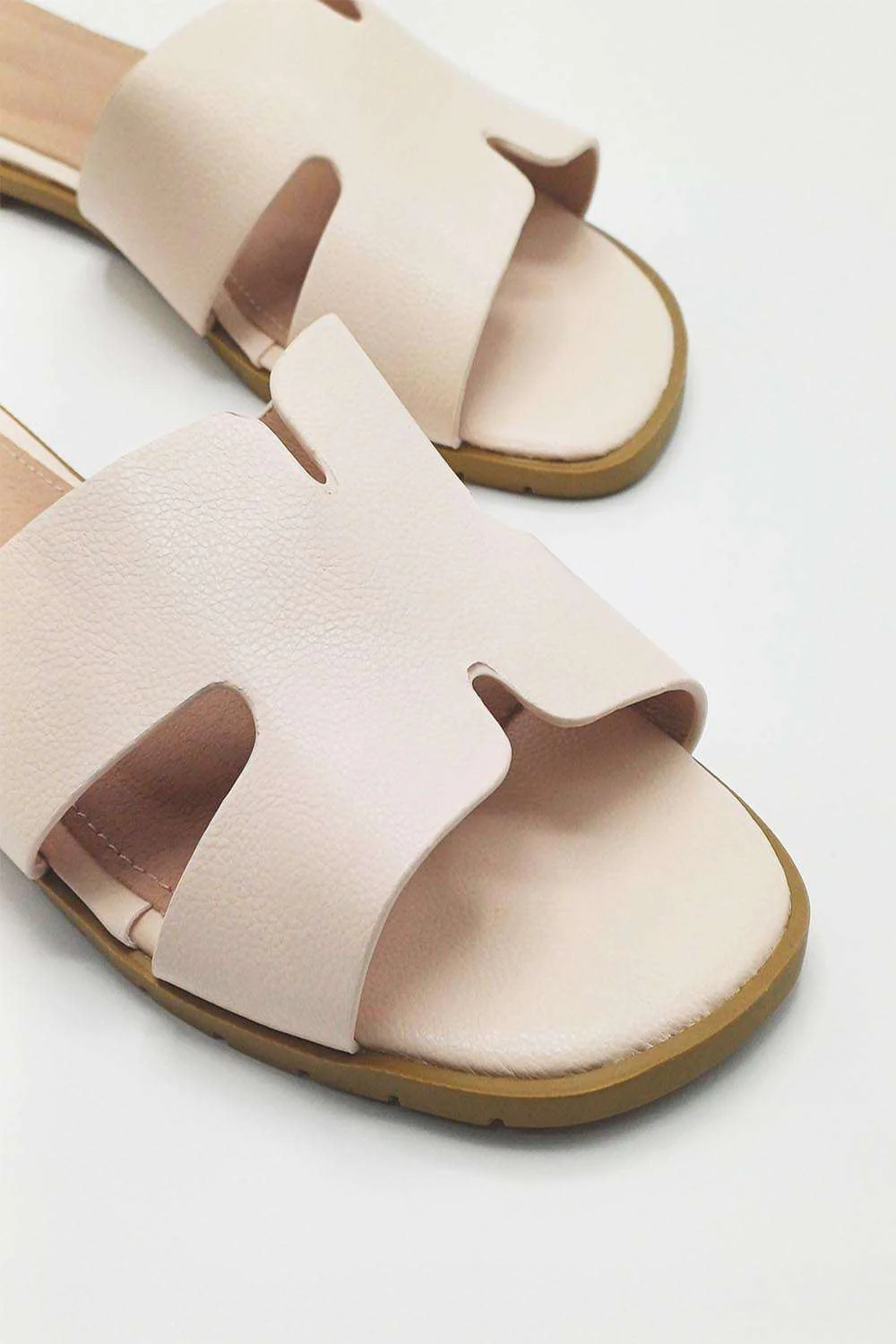 California Faux Leather Open Toe Flat Slider in Nude - Image 5