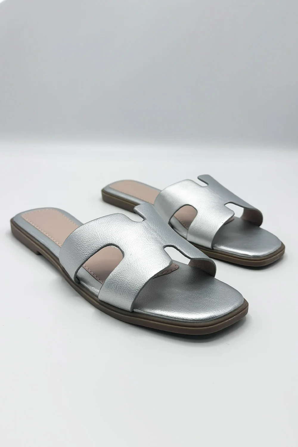 California Faux Leather Open Toe Flat Slider in Silver - Image 2
