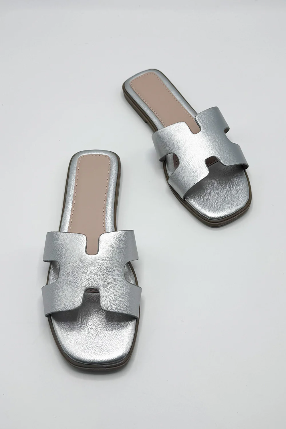 California Faux Leather Open Toe Flat Slider in Silver - Image 3