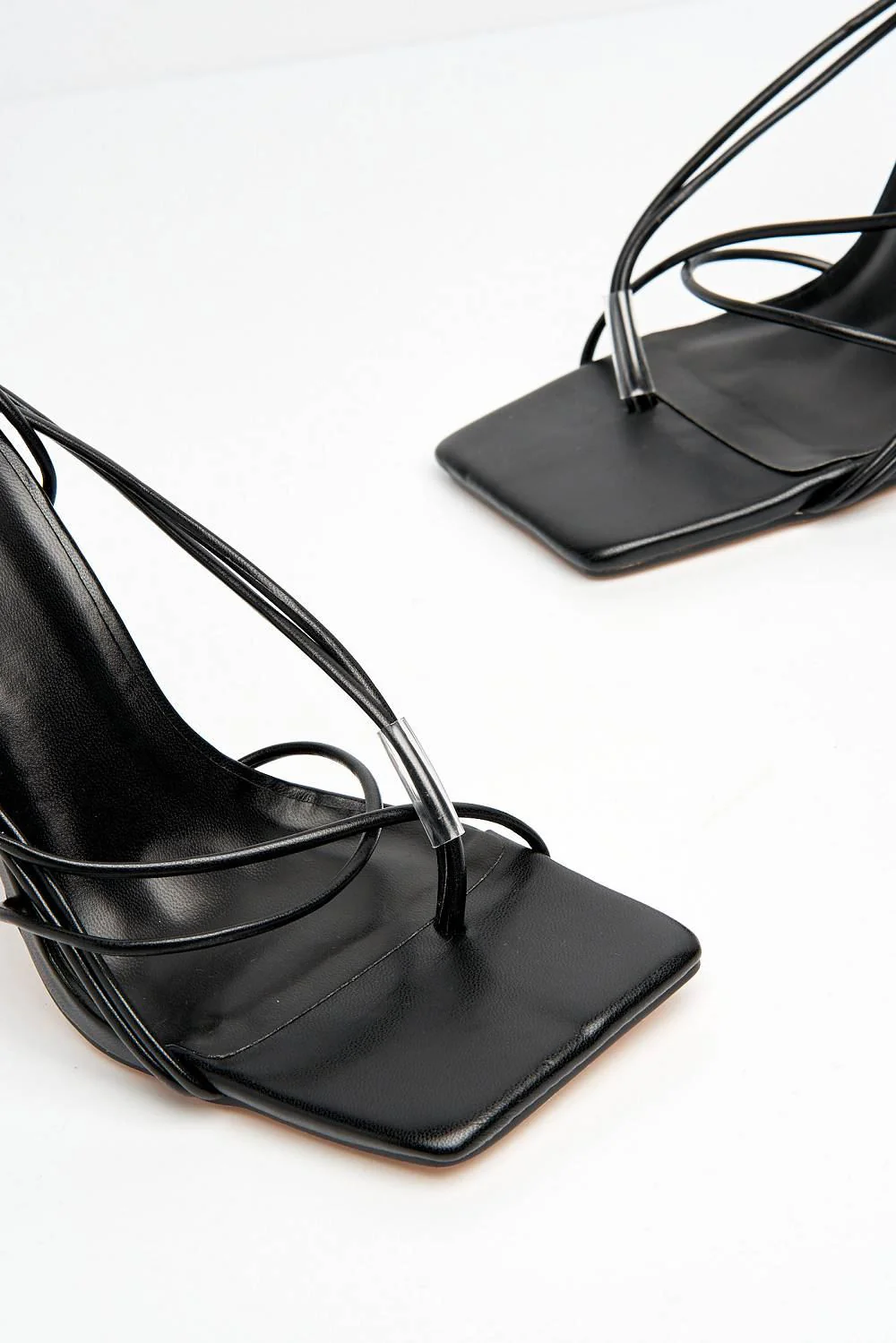 Cassa Toepost Strappy Lace Up Heel in Black - Image 5