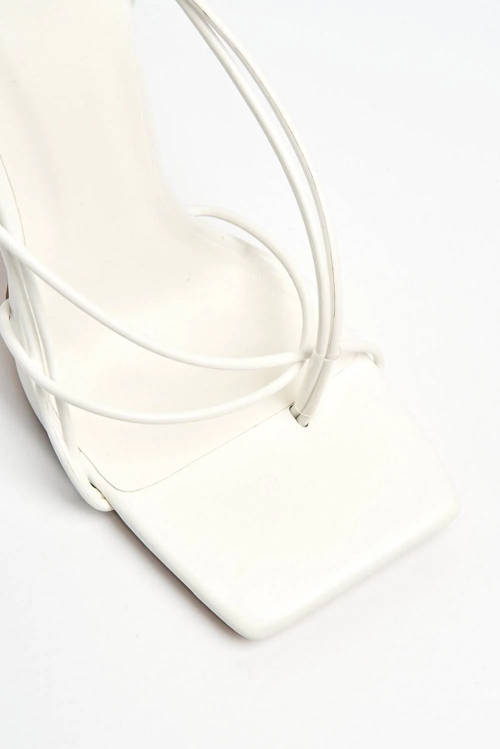 Cassa Toepost Strappy Lace Up Heel in White - Image 6