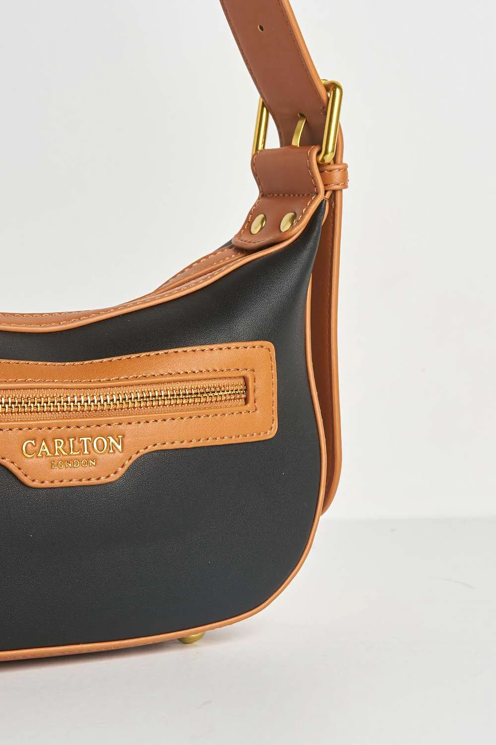 Cinna Horsebit Detail Cross Body Bag in Black - Image 3