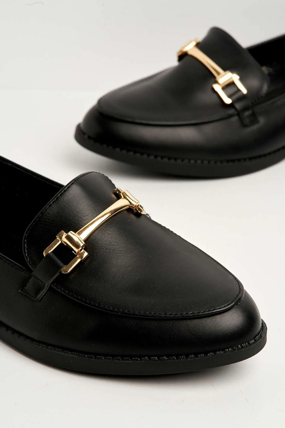 Cooda Metal Link Detail Loafers in Black - Image 5