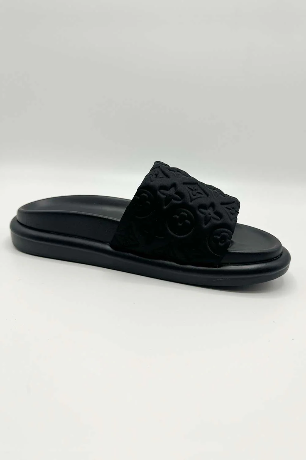 Cornie Patterned Band Sliders in Black - Image 2