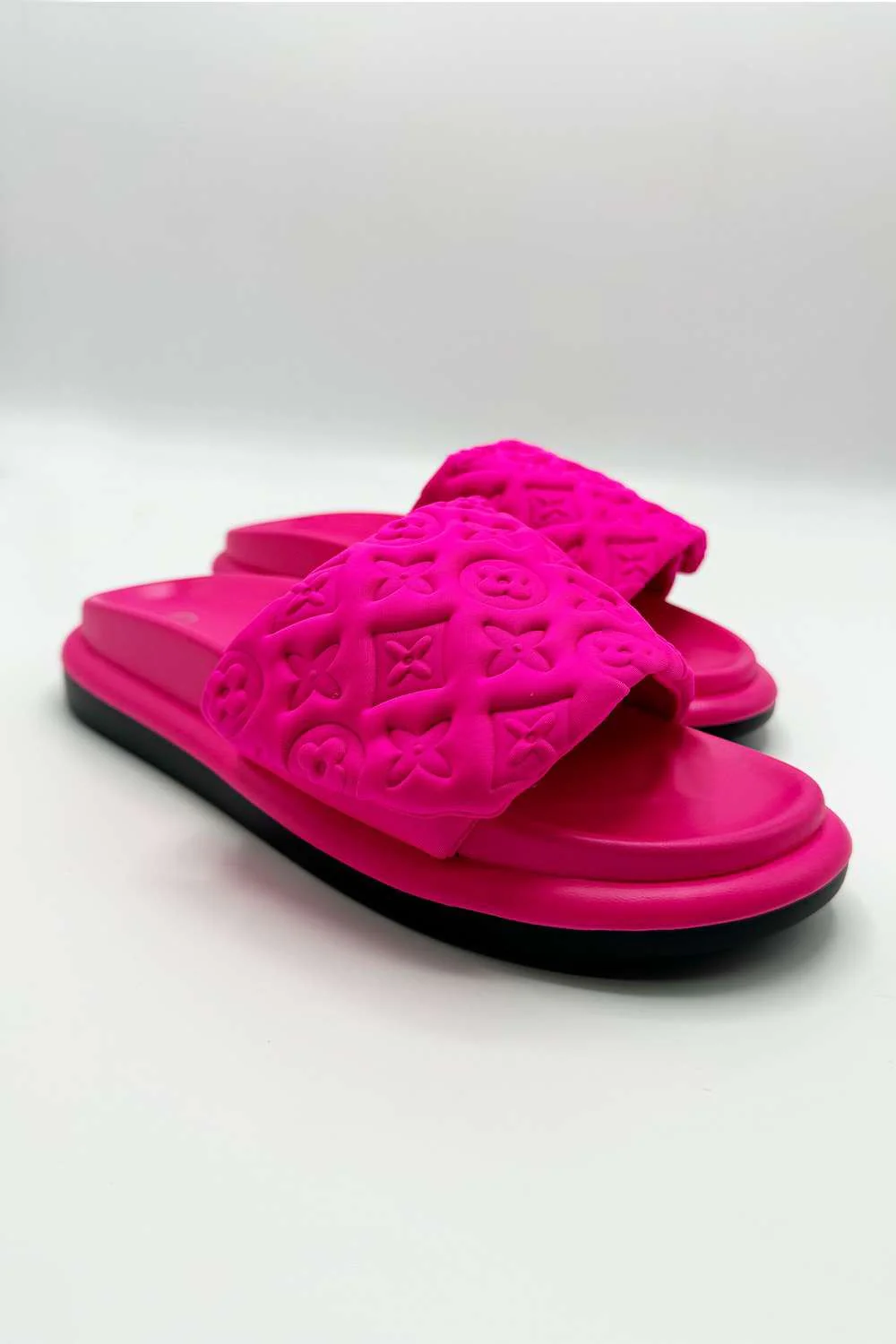 Cornie Patterned Band Sliders in Fuchsia - Image 2