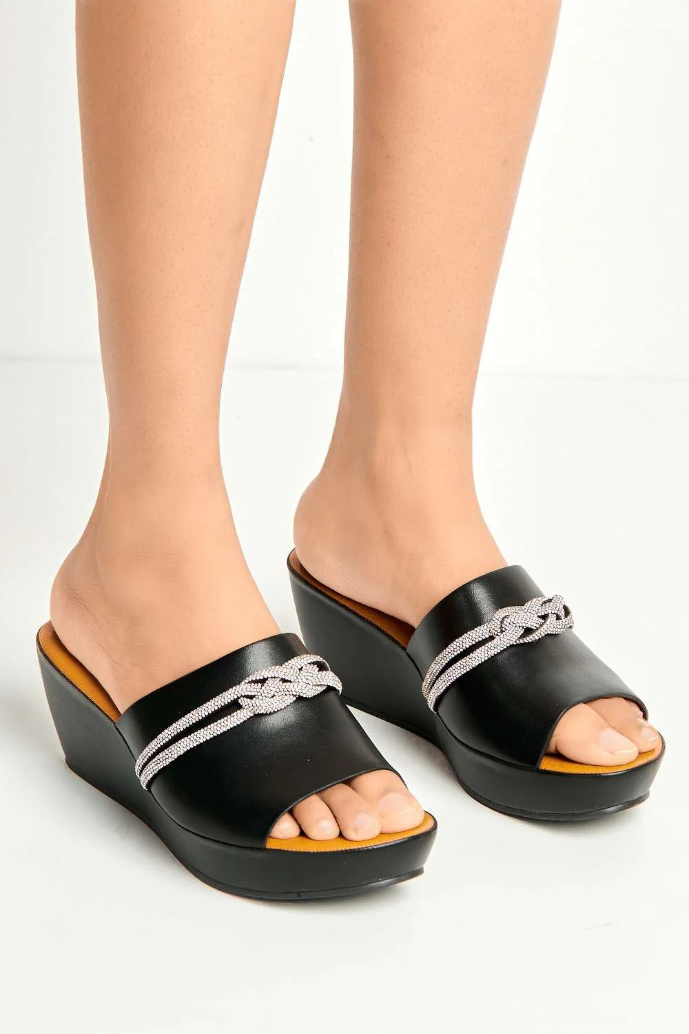 Cove Diamante Bow Large Band Wedge in Black - Image 3