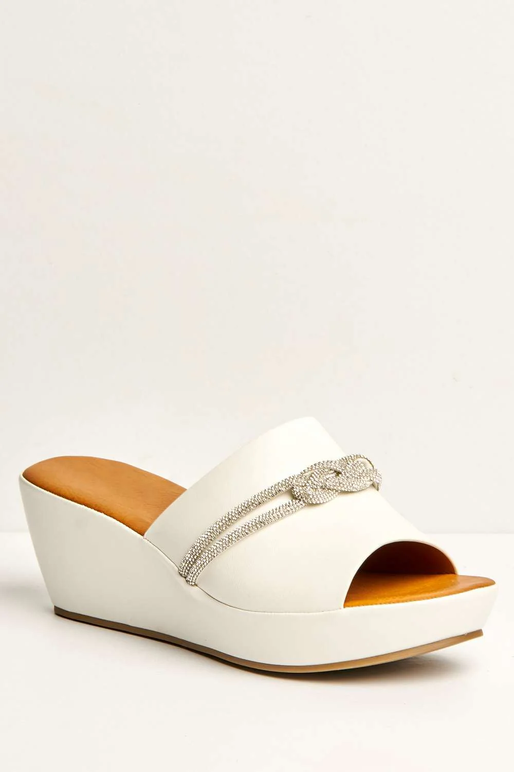 Cove Diamante Bow Large Band Wedge in White - Image 4