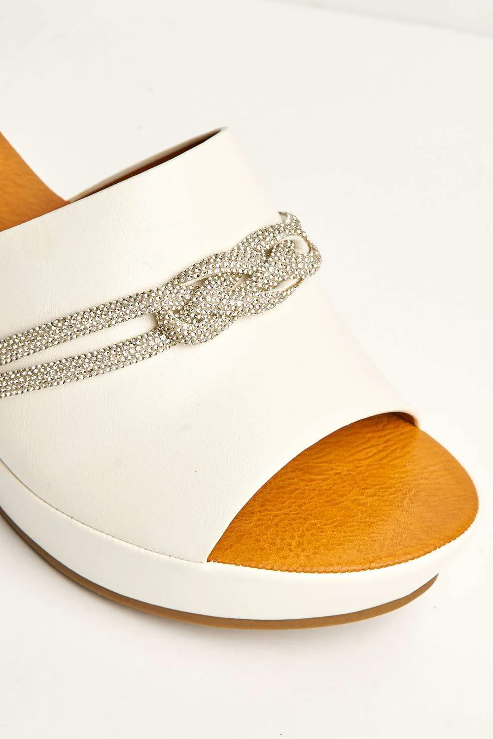 Cove Diamante Bow Large Band Wedge in White - Image 6