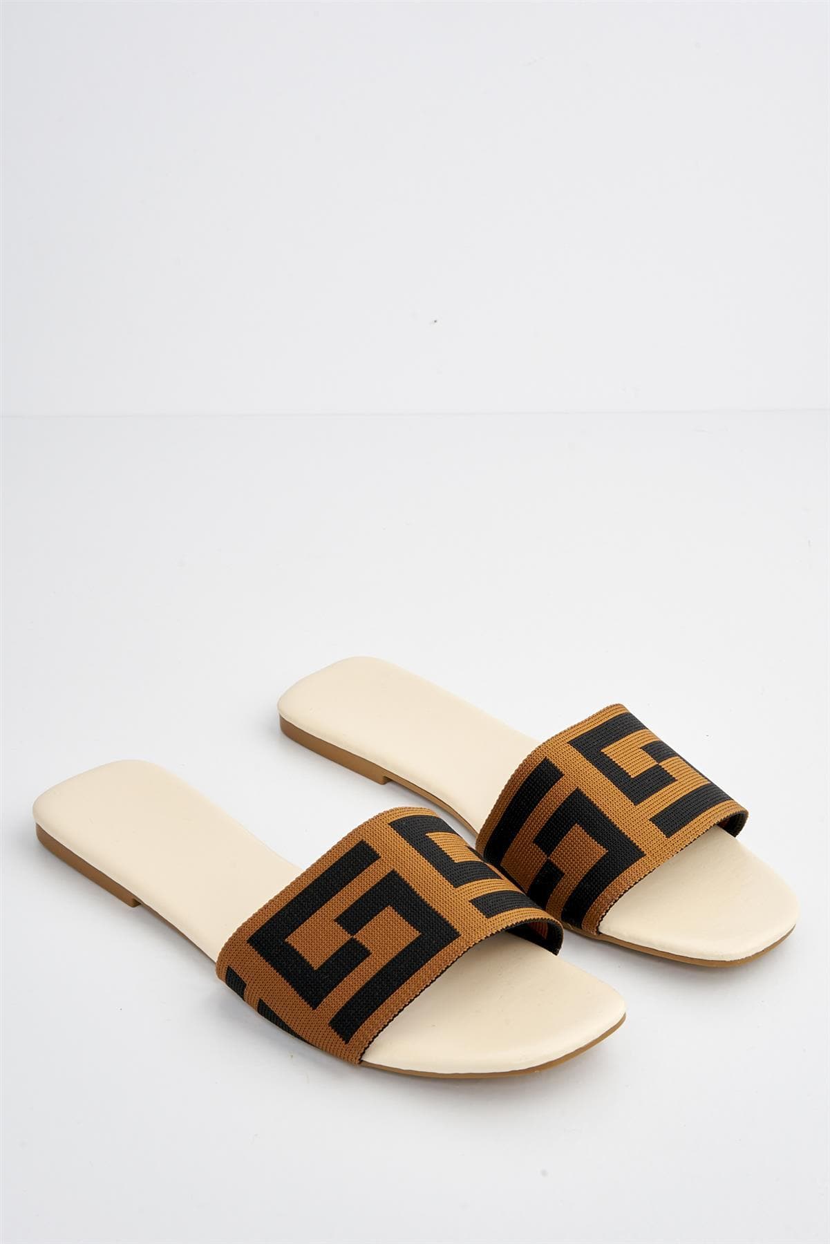 CoverGirl Pattern Band Slider In Nude - Image 5