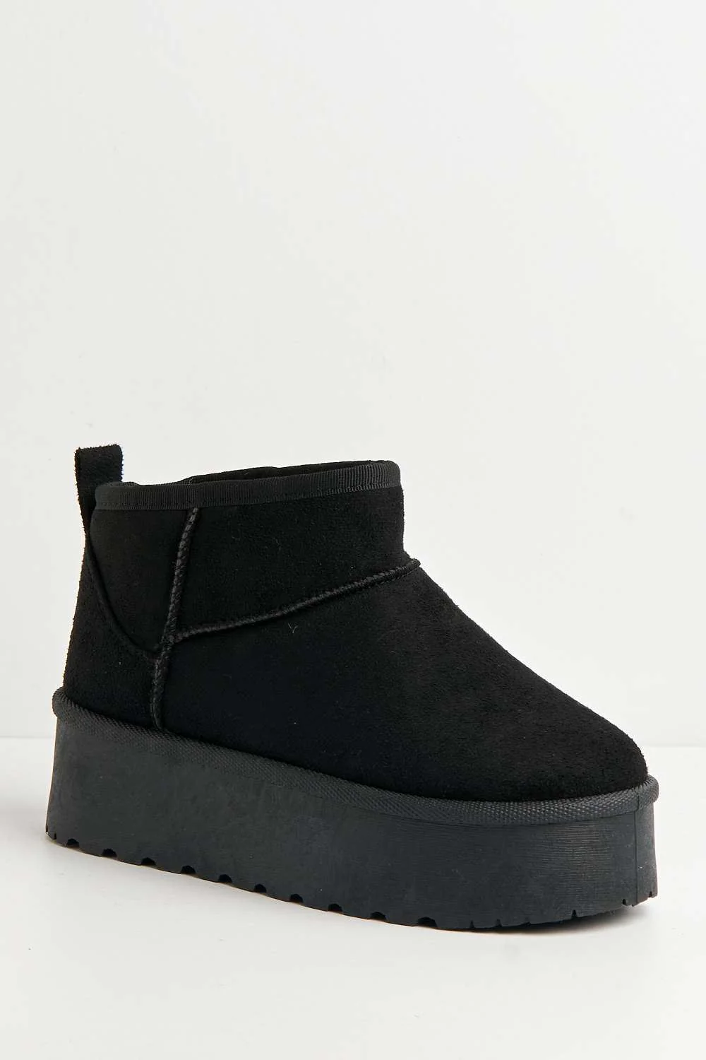 Dahl Faux Fur Lining Chunky Sole Ankle Boots in Black - Image 4
