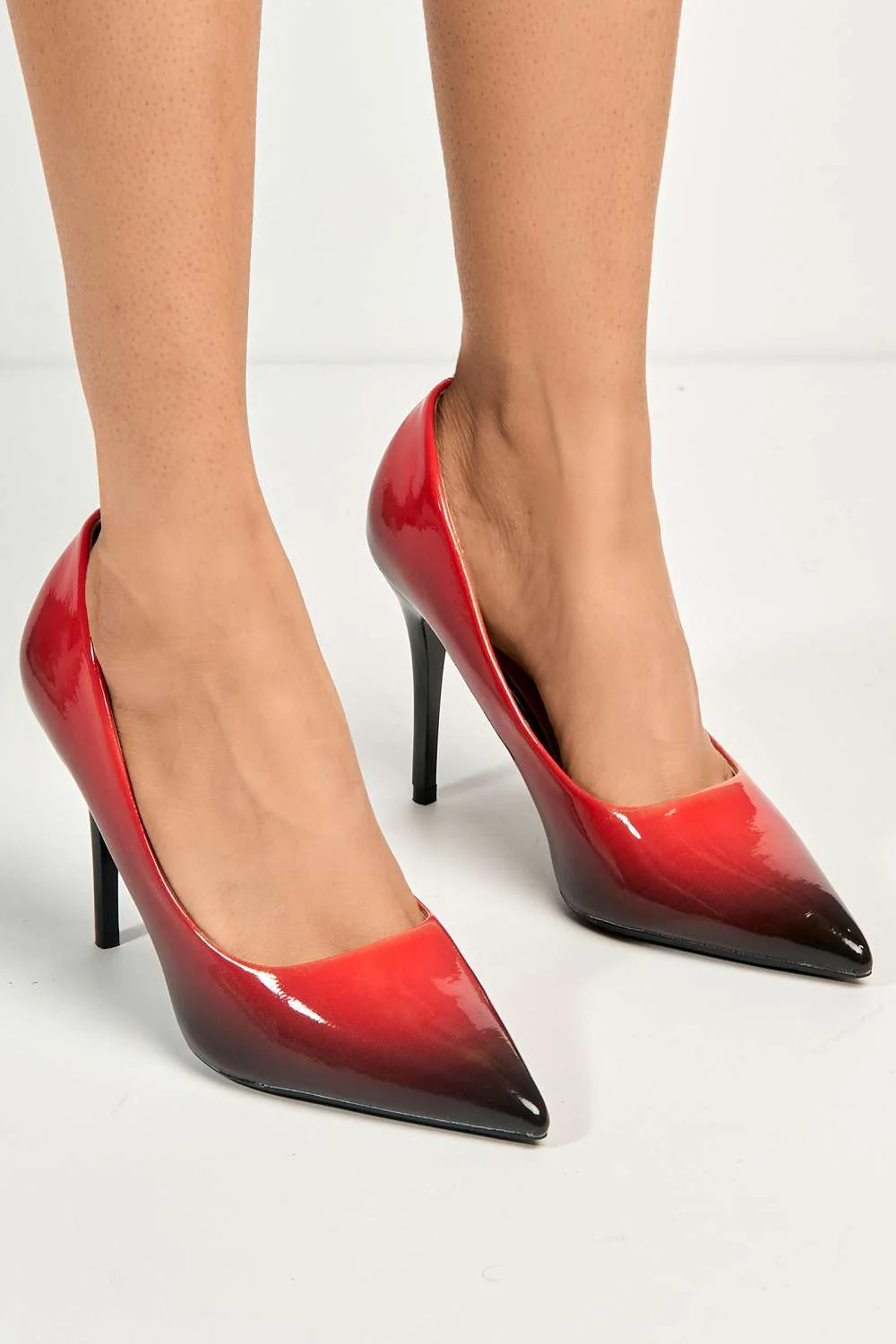 Dua Two Tone Pointed Toe Court Shoes in Red - Image 2