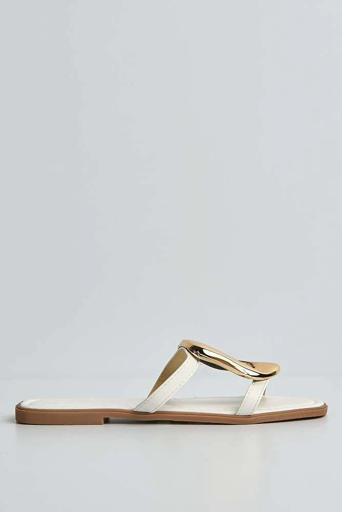 Elikai Gold Detail Brooch Flat Sliders in White - Image 6