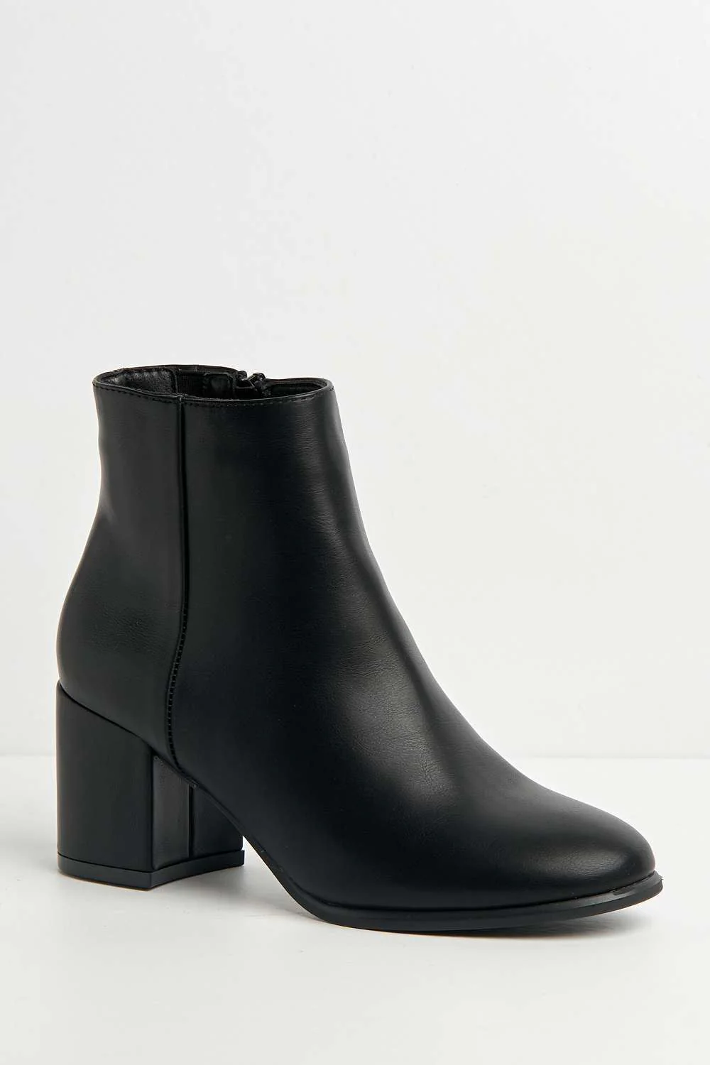 Elsha Block Heel Ankle Chelsea Boots in Black Matt - Image 4