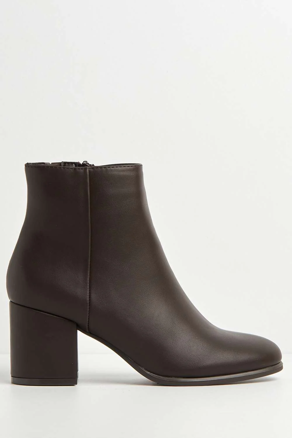 Elsha Block Heel Ankle Chelsea Boots in Chocolate - Image 5