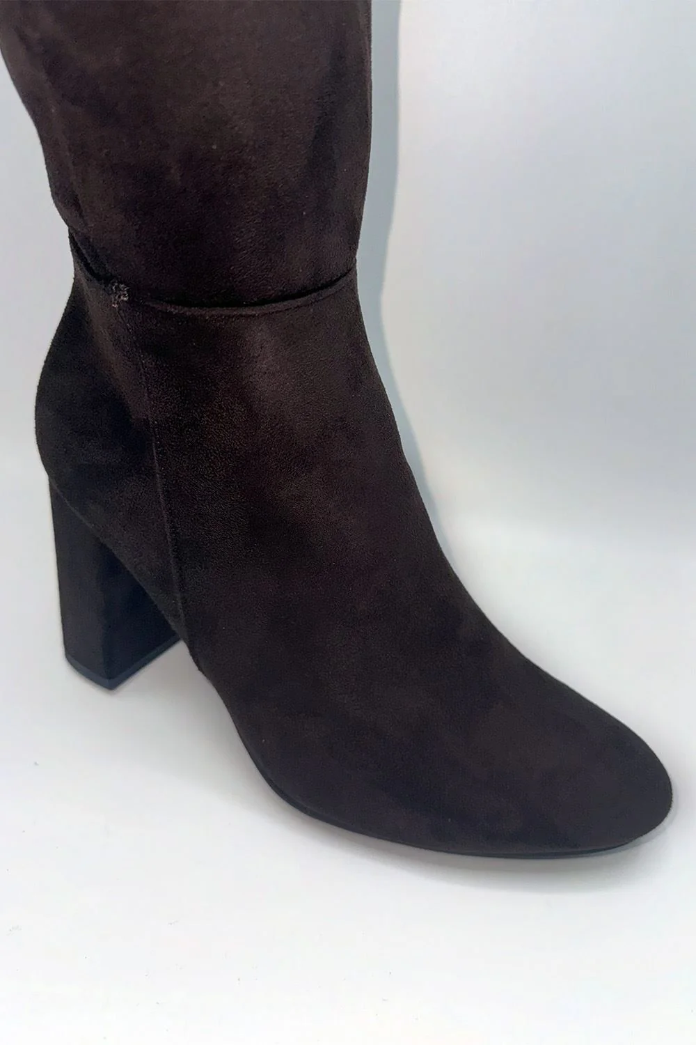 Geena Knee High Block Heel Wide Fit Boots in Chocolate - Image 4