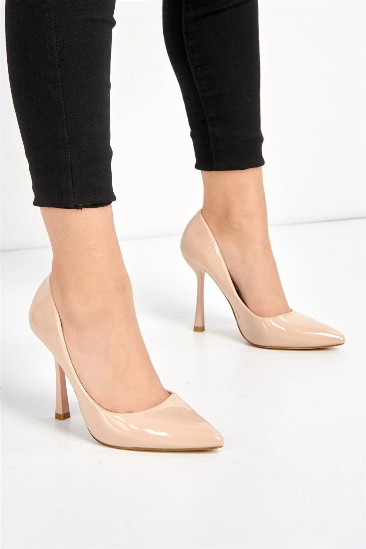 Gina Spool Heel Court Shoes in Nude Patent - Image 2