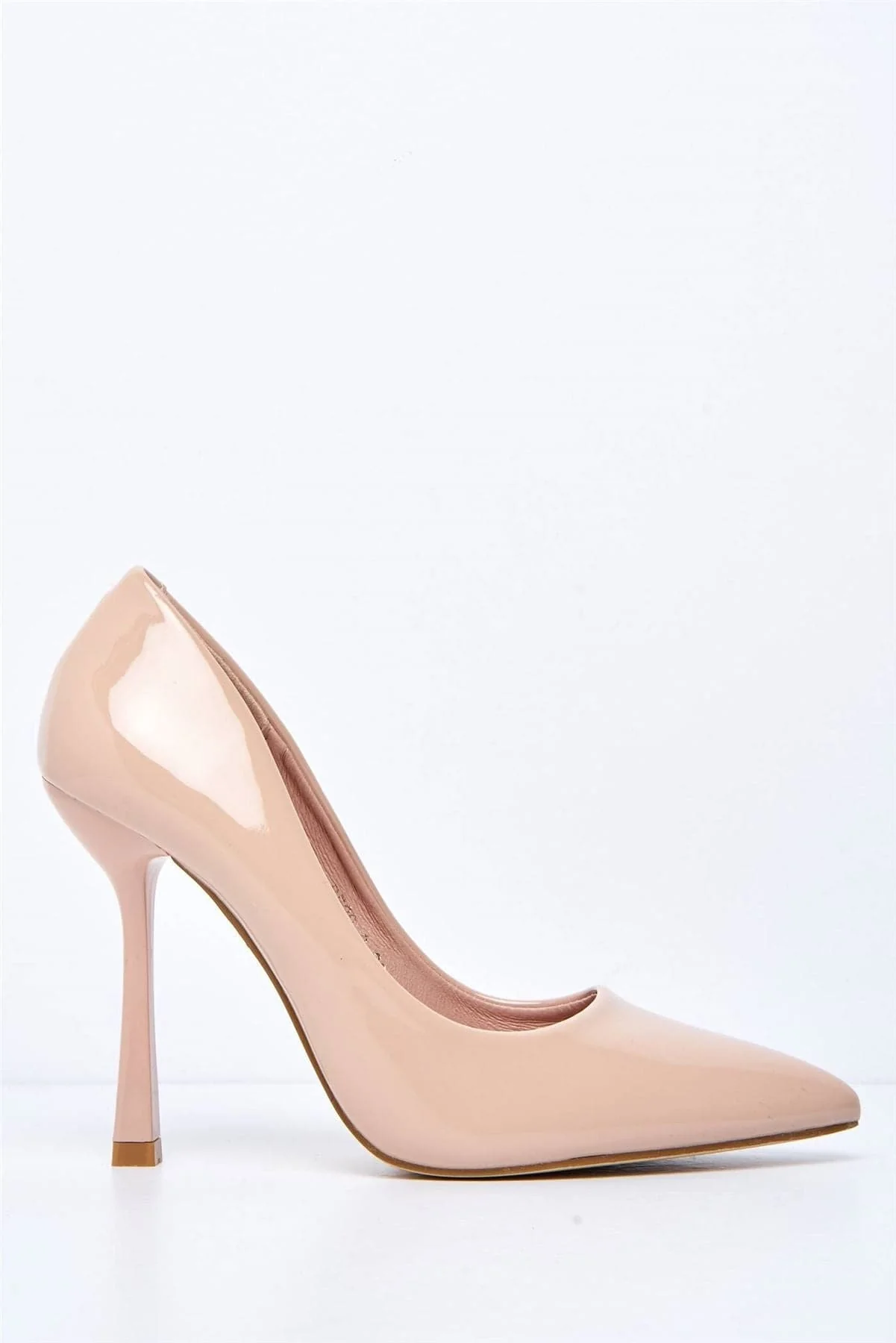 Gina Spool Heel Court Shoes in Nude Patent - Image 4