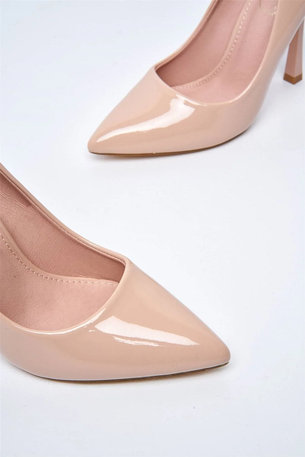 Gina Spool Heel Court Shoes in Nude Patent - Image 5