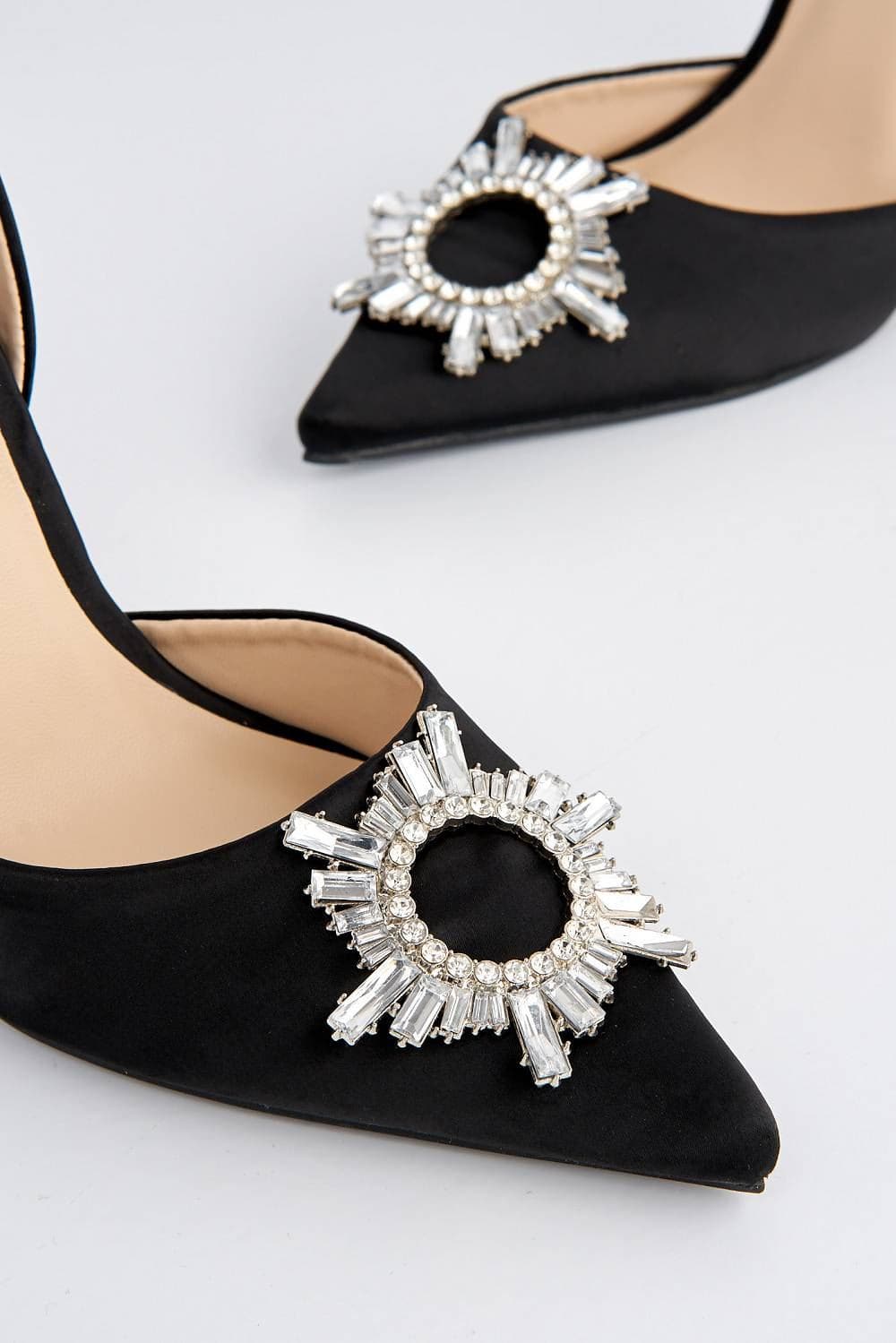 Girona Diamante Brooch Pointed Toe Spool Heel Court Shoe in Black - Image 5