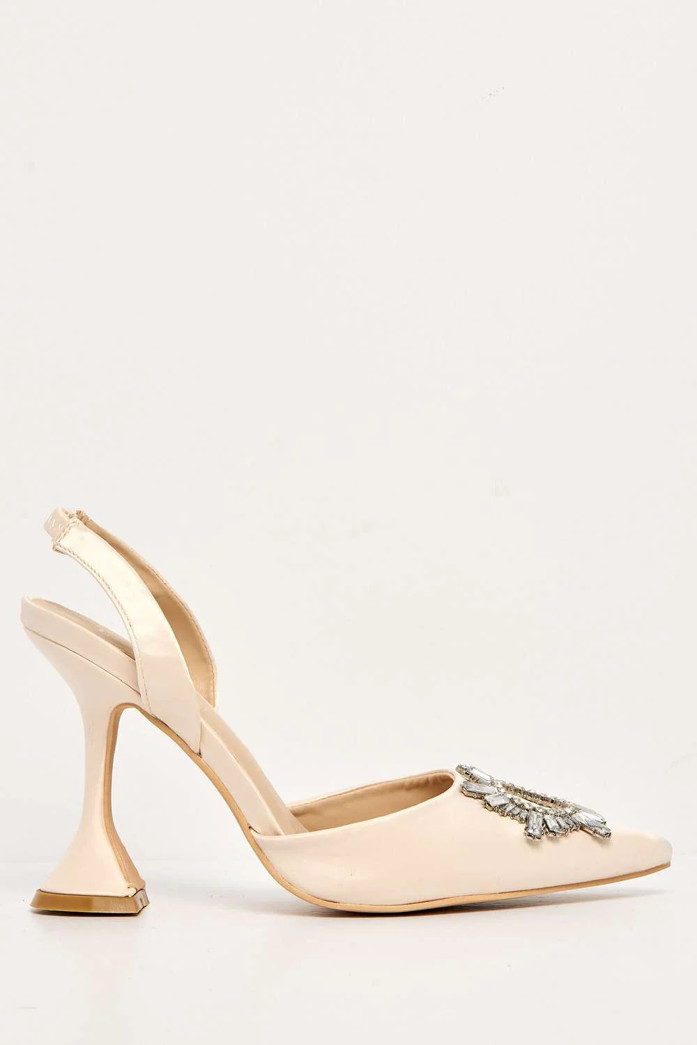 Girona Diamante Brooch Pointed Toe Spool Heel Court Shoe in Cream - Image 4