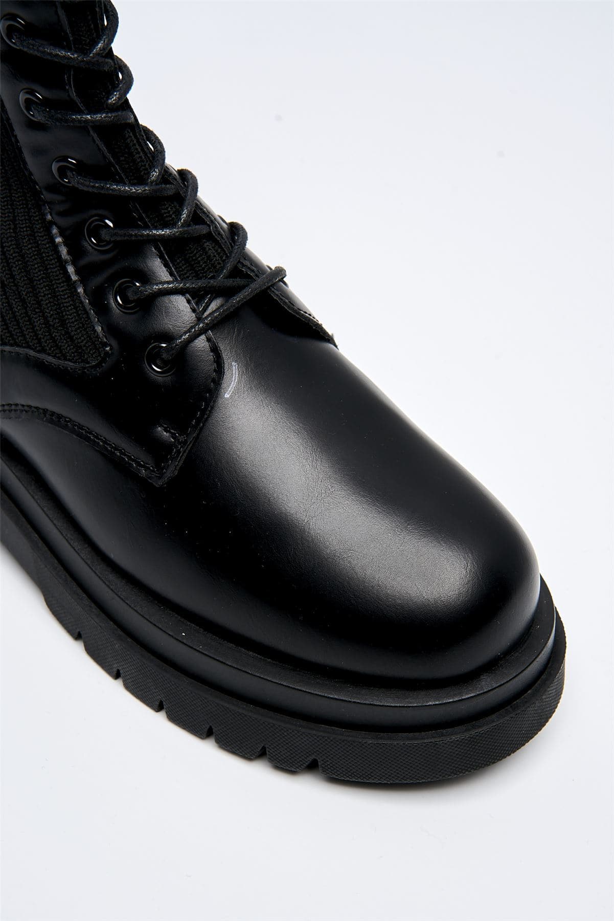 Haniwa Lace-up Ankle Boot in Black Matt - Image 6