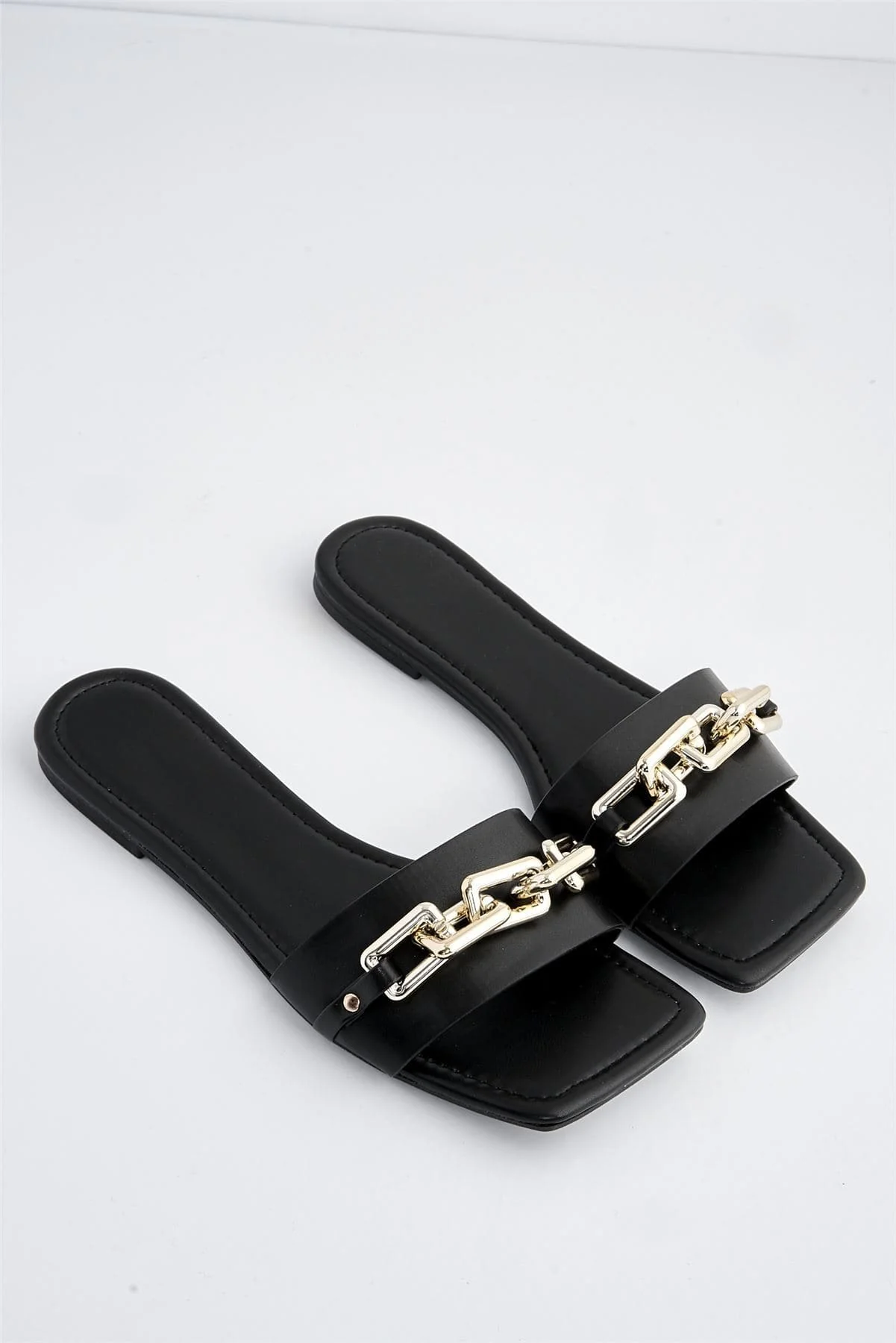 Harlow Statement Chain Flat Sandal in Black - Image 5