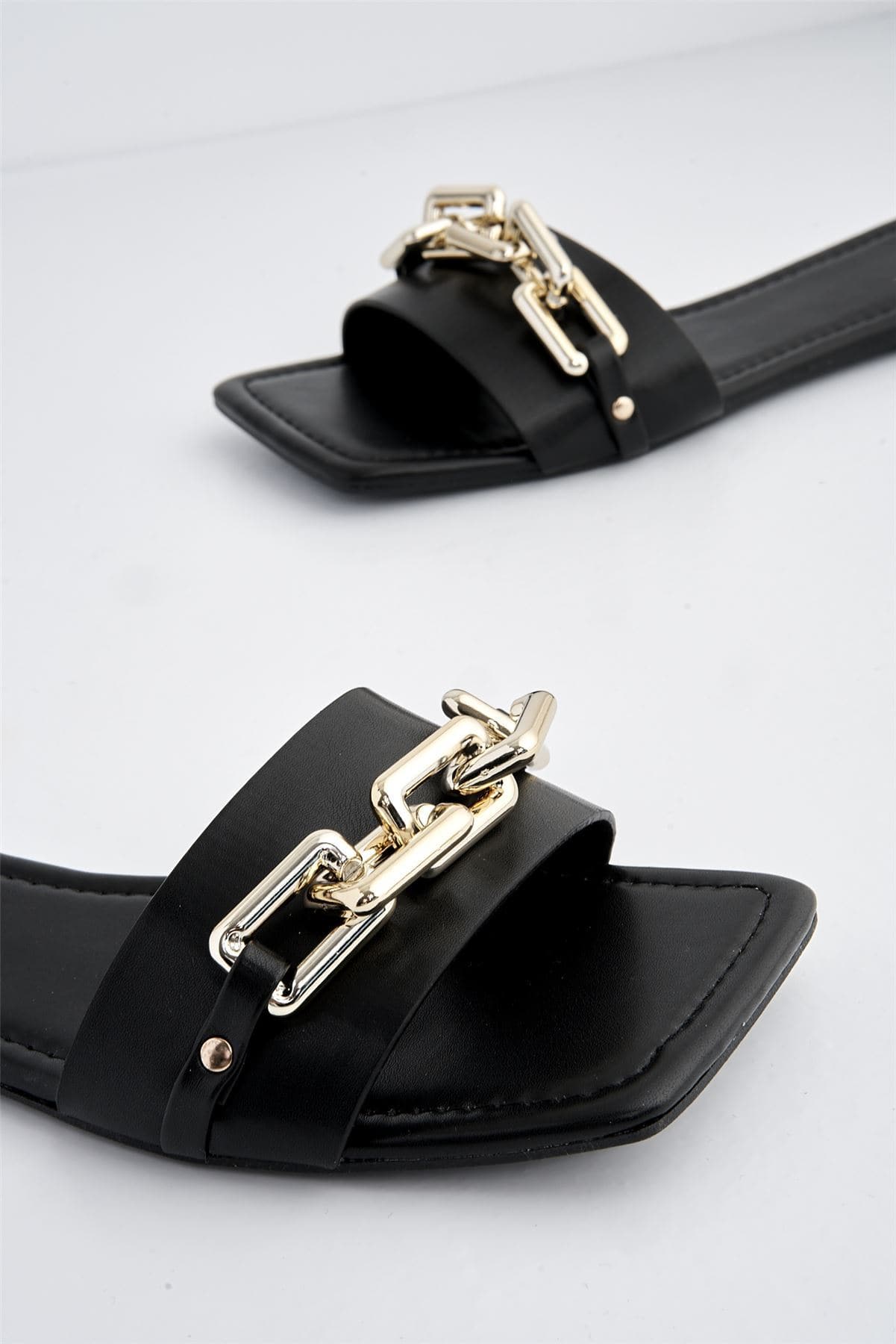 Harlow Statement Chain Flat Sandal in Black - Image 6