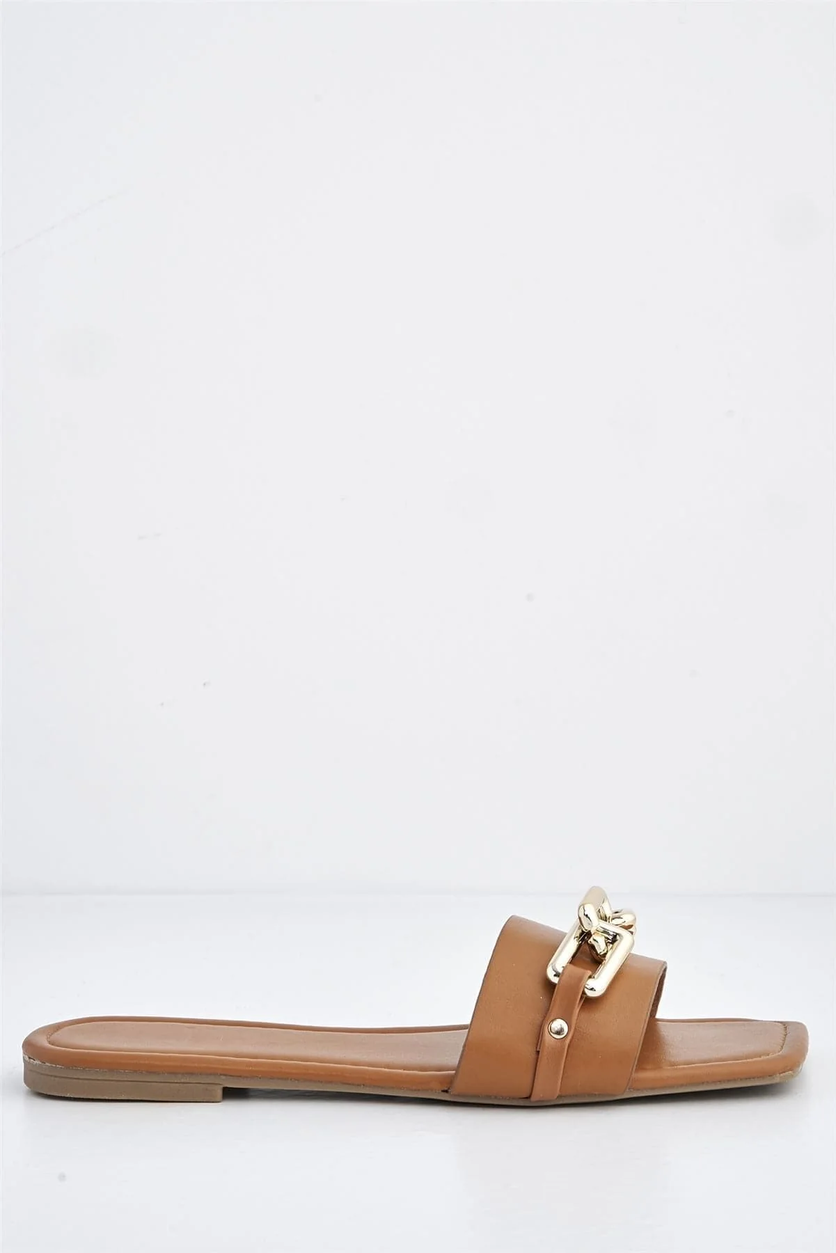 Harlow Statement Chain Flat Sandal in Camel - Image 6