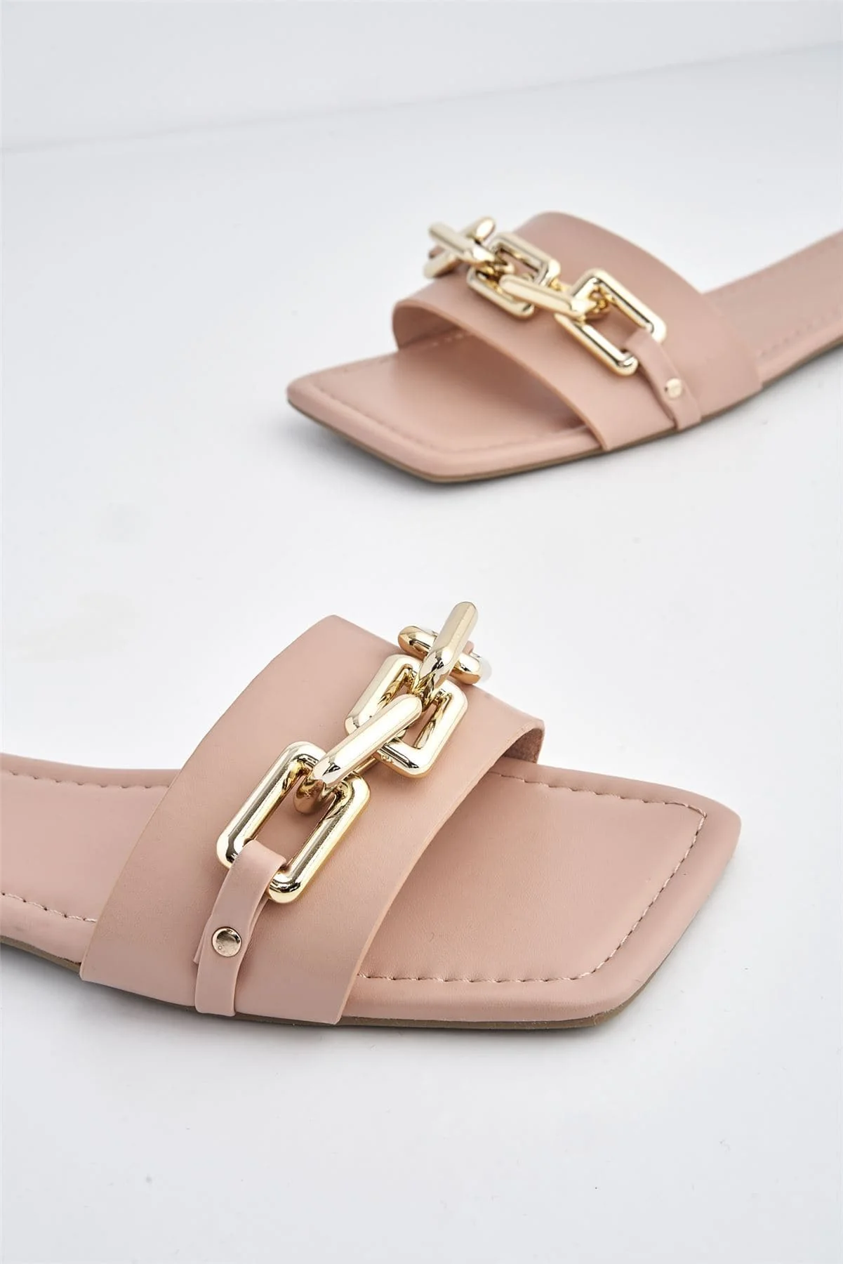 Harlow Statement Chain Flat Sandal in Pink - Image 3