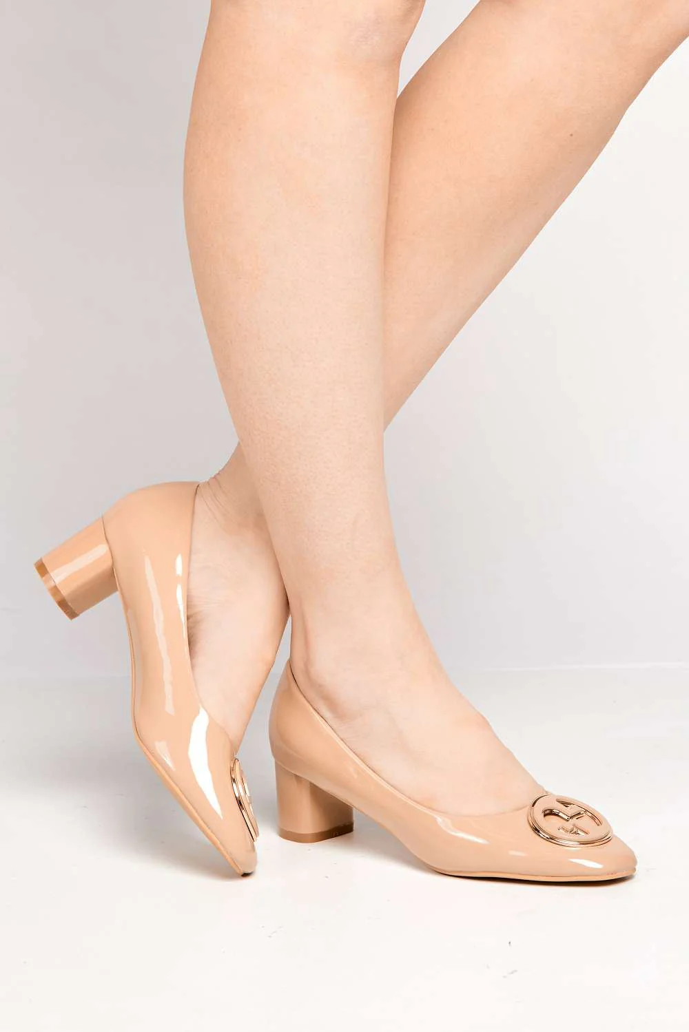 Katty Brooch Detail Block Heel Court Shoes in Nude Patent - Image 2