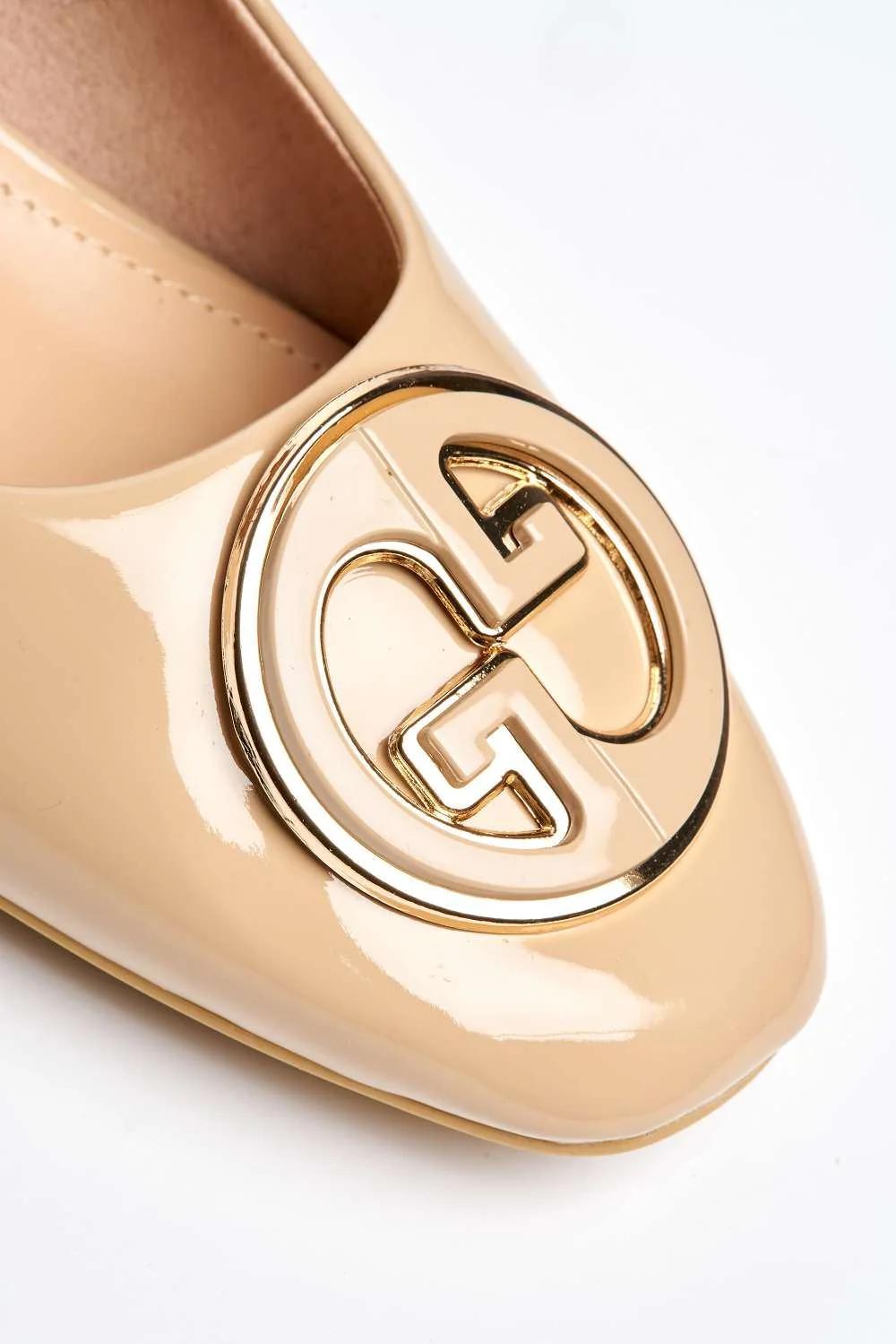Katty Brooch Detail Block Heel Court Shoes in Nude Patent - Image 6