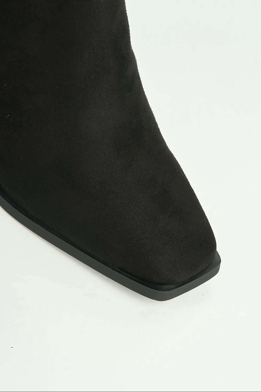 Leilani Gold Buckle Detail Knee High Block Heel Boots in Black - Image 6
