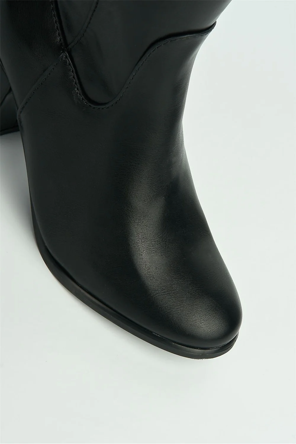 Lumiere Round Toe Block Heel Detail Knee High Boots in Black - Image 6