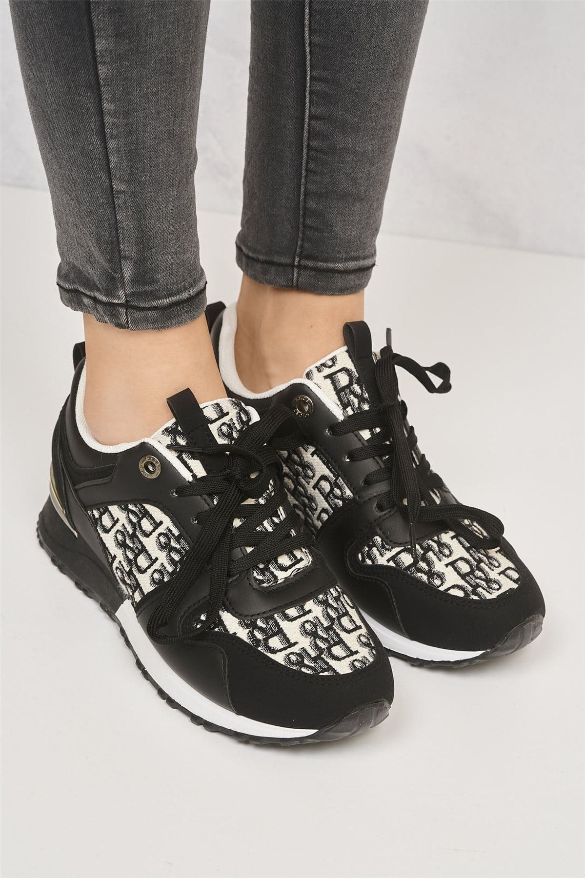 Mi Amor D-Logo Lace Up Trainer in Black - Image 3
