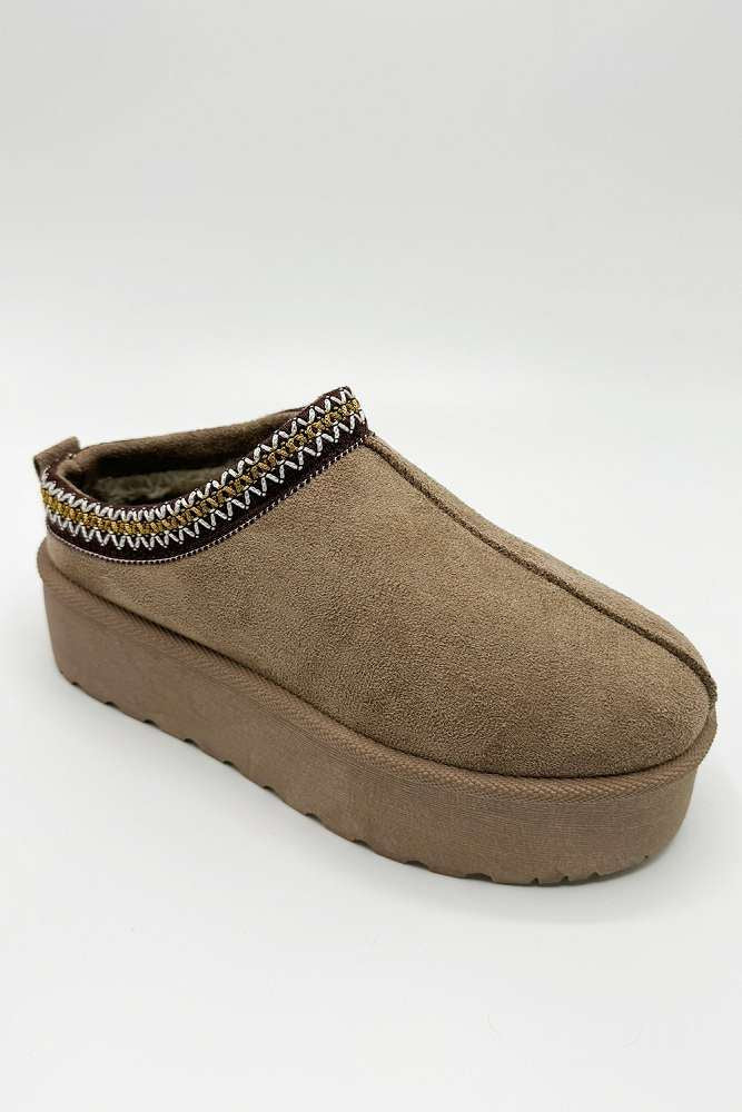 Milo Kids Flatform Fluffy Slippers in Mocha - Image 3