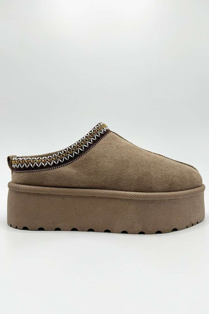 Milo Kids Flatform Fluffy Slippers in Mocha - Image 4