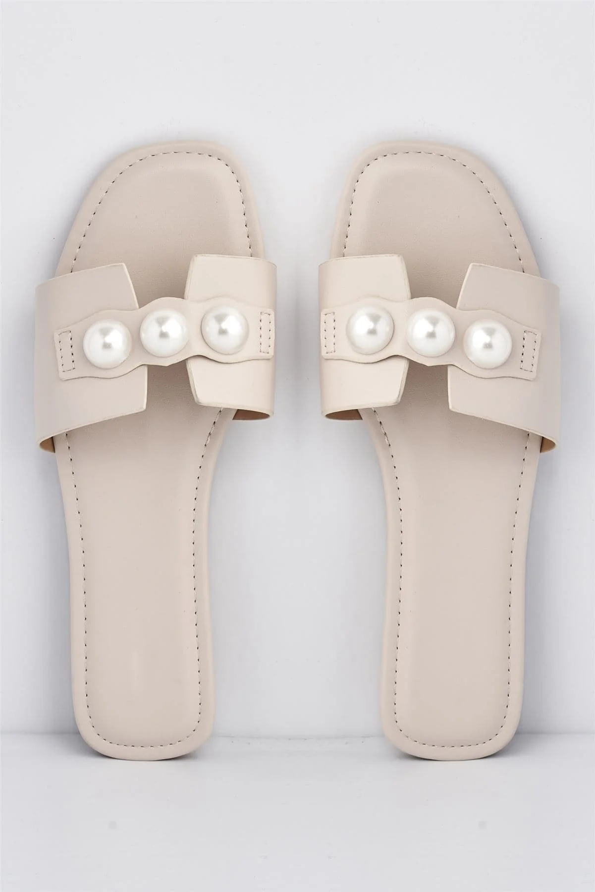 Pearl Flat sandal in Nude - Image 4