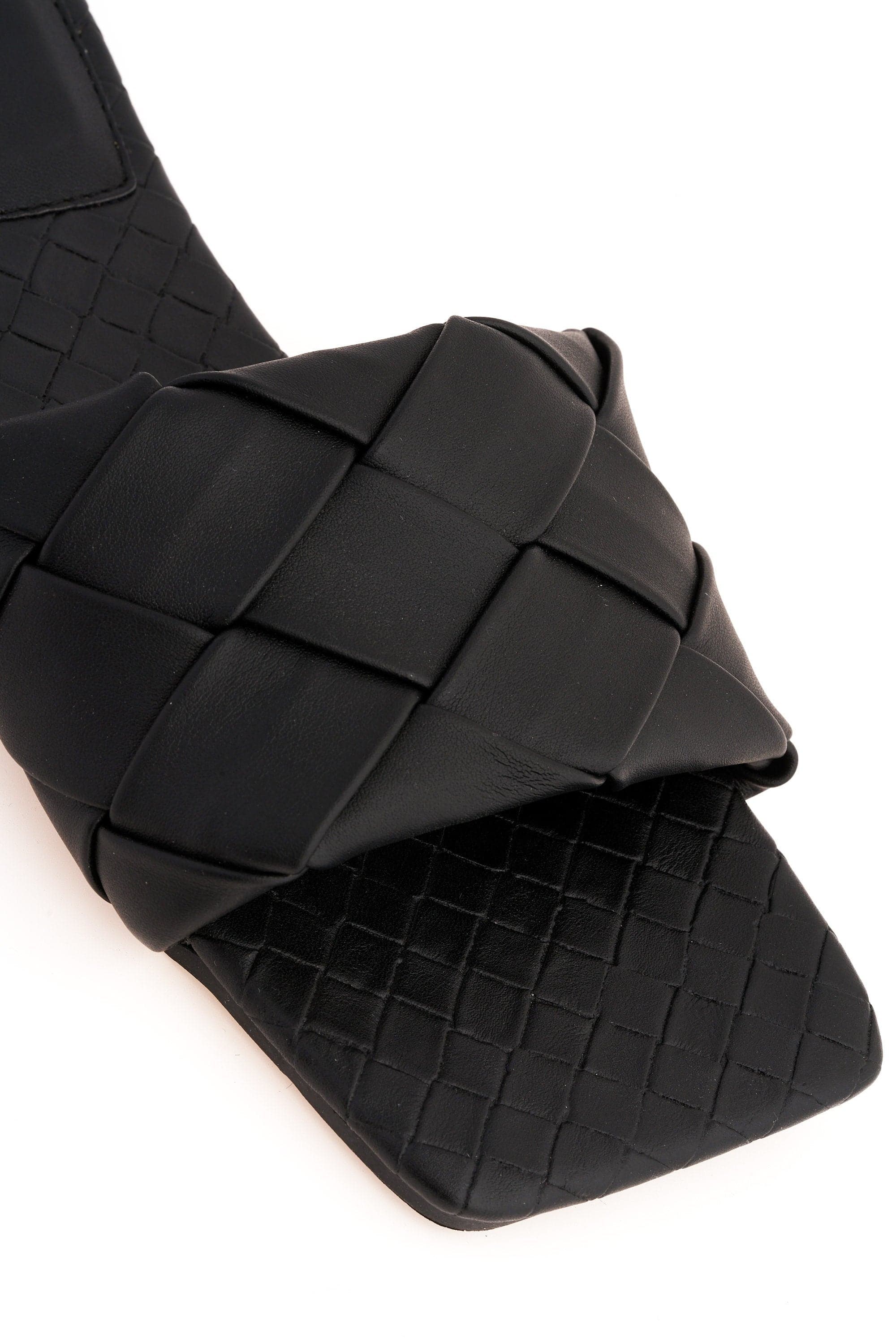Raffia Crossover Plait Band Slider in Black - Image 5
